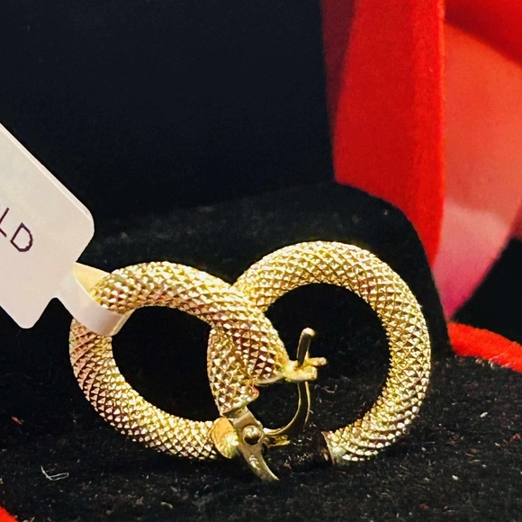 18K Solid Gold Textured Hoop Earrings - Picture 2 of 4